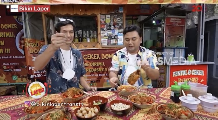 Bikin Laper! Dimas Beck dan Ncess Nabati Kulineran Pentol Iga Super Pedas Bikin Laper! Dimas Beck dan Ncess Nabati Kulineran Pentol Iga Super Pedas