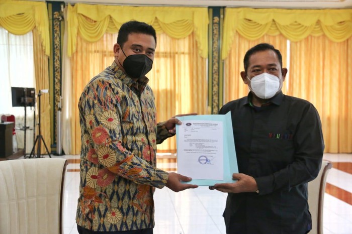 BPH Migas serahkan SK kuota BBM ke Wali Kota Medan