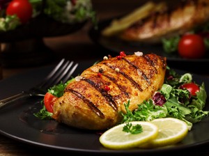 Makan Daging Dada Ayam Setiap Hari, Bisa Cegah Risiko Kematian Dini