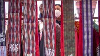 Begitulah gambaran singkat mengenai Danau Toba di Sumatera Utara. Danau seluas 145 kilometer persegi itu mengelilingi tujuh kabupaten yakni Simalungun, Samosir, Toba, Humbang Hasundutan (Humbahas), Tapanuli Utara, Karo dan Dairi.
