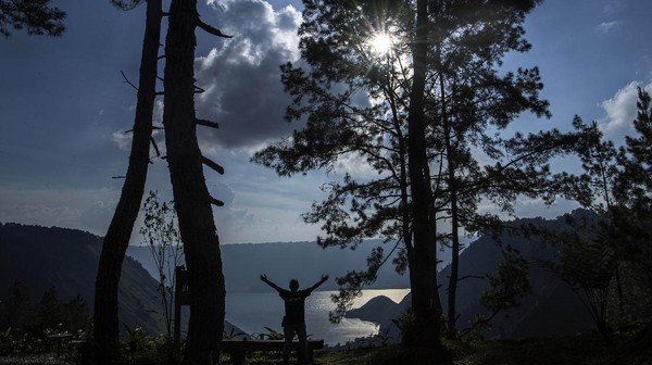 Pesona alam wisata Danau Toba untuk dijual kepada para pelancong luar negeri nampaknya tak akan sia-sia. Pesona alam wisata Danau Toba untuk dijual kepada para pelancong luar negeri nampaknya tak akan sia-sia.
