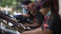 Tak hanya dapat menikmati wisata alam, para wisatawan yang berkunjung ke sini dapat menikmati kegiatan berkayak atau naik sampan untuk menjelajahi danau Tongging-Silalahi, Tongging-Samosir, atau Lingkaran Utara yang berada di sekitar Danau toba.