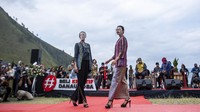 Di kawasan Sibisa, Kecamatan Ajibata, Kabupaten Toba Samosir, pengelola wisata The Kaldera Toba Nomadic Escap menyiapkan lokasi kegiatan glamping (kemah mewah)untuk menikmati alam sekitar Danau Toba.
