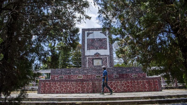 Keindahan alam Danau Toba itulah membuat Kementerian Pariwisata dan Ekonomi Kreatif (Kemenparekraf) mentapkan lokasi tersebut sebagai ikon baru pariwisata Indonesia berbasis keindahan alam. Keindahan alam Danau Toba itulah membuat Kementerian Pariwisata dan Ekonomi Kreatif (Kemenparekraf) mentapkan lokasi tersebut sebagai ikon baru pariwisata Indonesia berbasis keindahan alam.