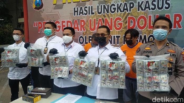 dolar palsu