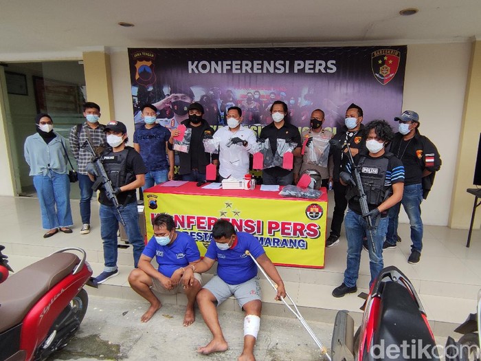 Dua pencuri motor yang menembak korban dengan airgun, di Mapolrestabes Semarang, Senin (8/3/2021).