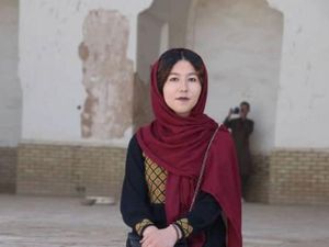 Dia, Guide Perempuan Pertama dan Satu-satunya di Tanah Konflik Afghanistan