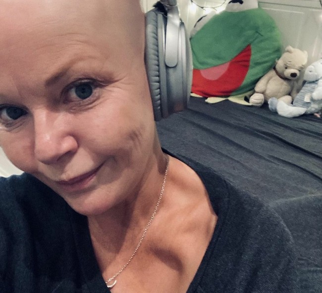 Sudah berperang dengan kondisi alopecia, ibunya juga kanker, Gail juga harus mengalami perceraian dengan mantan suaminya Dan Hipgrave. Sudah mengalami banyak hal buruk, Gail pun harus kehilangan rumah, sampai wanita 49 tahun itu jadi gelandangan. Foto: Dok. Instagram/@iamgailporter