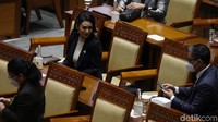 Anggota DPR RI dari Fraksi PDI Perjuangan yang juga aktris, Krisdayanti mengikuti Rapat Paripurna DPR RI, yang digelar di Gedung Parlemen Senayan, Jakarta, Senin (08/03/2021).
