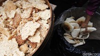 Namun pandemi COVID-19 cukup memukul industri rumahan ini.