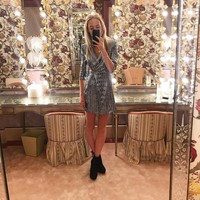 Jemima Cadbury sendiri tentu tidak asing dengan kemewahan dan acara-acara elit. Selama pandemi, ia masih datang dan menulis mengenai pertemuan-pertemuan chic di blognya, Bees Bazaar. Foto: Instagram @jemimacadbury