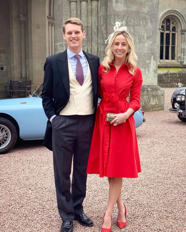 Kisah percintaan Jemima Cadburry dan David Tollemache menjadi perhatian karena keduanya datang dari kalangan jetset. Jemima adalah cucu dari John Cadbury, pendiri perusahaan cokelat ternama asal Inggris. Sedangkan David merupakan keponakan dari Lord Tollemache yang terkenal di Inggris. Foto: Instagram @jemimacadbury