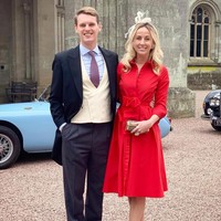 Kisah percintaan Jemima Cadburry dan David Tollemache menjadi perhatian karena keduanya datang dari kalangan jetset. Jemima adalah cucu dari John Cadbury, pendiri perusahaan cokelat ternama asal Inggris. Sedangkan David merupakan keponakan dari Lord Tollemache yang terkenal di Inggris. Foto: Instagram @jemimacadbury