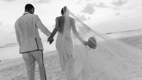 Maldives disebut Julie Estelle merupakan tempat yang sentimentil buat hubungan mereka. Foto: Julie Estelle dan David menikah dok: Poplicist Publicist
