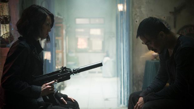 Julie Estelle dalam film The Night Comes for Us