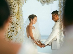 Julie Estelle dan 3 Artis Cantik yang Menikah dengan Pembalap
