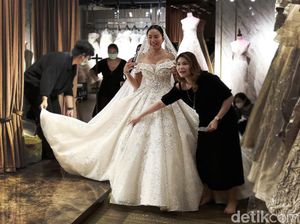 Ini Gaun Pernikahan Kalina Oktarani