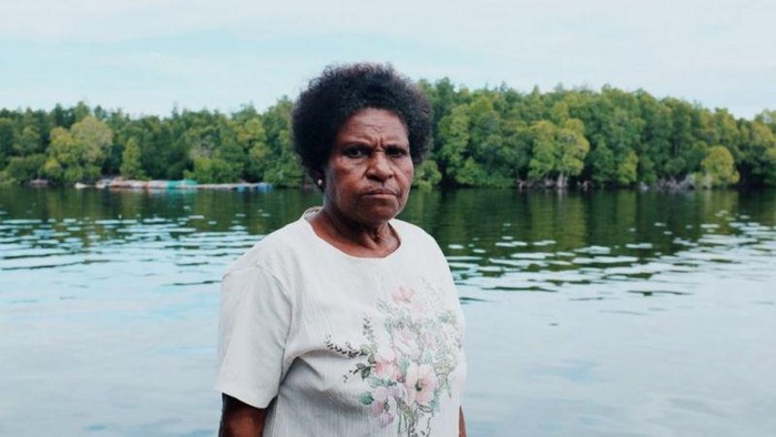 Hutan Perempuan merupakan nama hutan bakau yang ada di Teluk Youtefa, Papua. Hutan itu dirawat oleh para perempuan dengan kearifan lokal secara turun temurun.