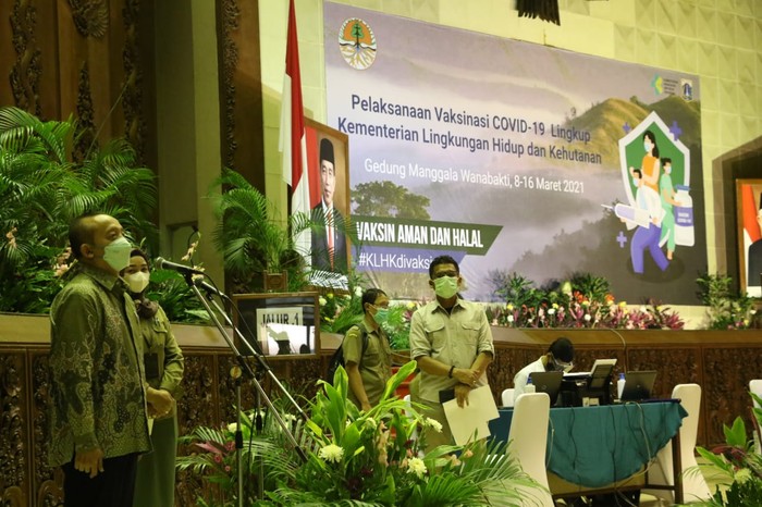 Vaksinasi pegawai KLHK