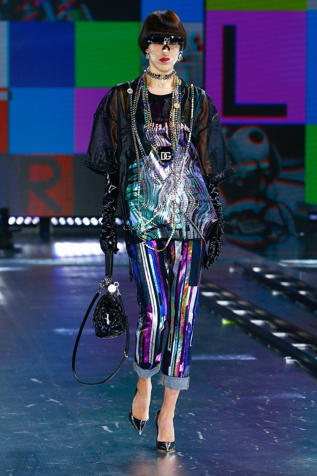 Koleksi terbaru Dolce & Gabbana untuk musim dingin 2021 yang bergaya futuristik. Foto: dok. Courtesy of Dolce & Gabbana