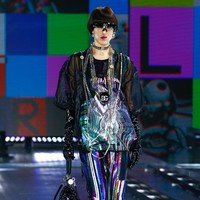 Koleksi terbaru Dolce & Gabbana untuk musim dingin 2021 yang bergaya futuristik. Foto: dok. Courtesy of Dolce & Gabbana