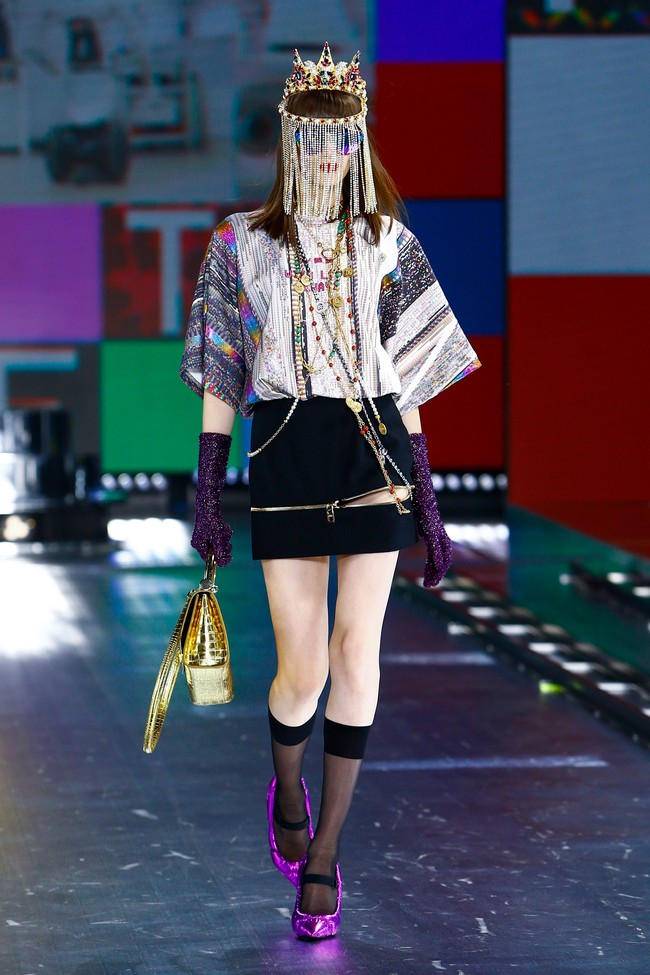 Koleksi terbaru Dolce & Gabbana untuk musim dingin 2021 yang bergaya futuristik. Foto: dok. Courtesy of Dolce & Gabbana