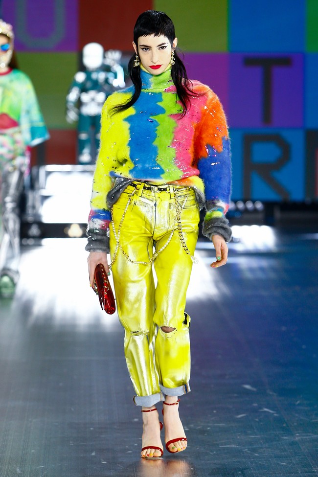 Koleksi terbaru Dolce & Gabbana untuk musim dingin 2021 yang bergaya futuristik. Foto: dok. Courtesy of Dolce & Gabbana