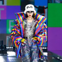 Koleksi terbaru Dolce & Gabbana untuk musim dingin 2021 yang bergaya futuristik. Foto: dok. Courtesy of Dolce & Gabbana