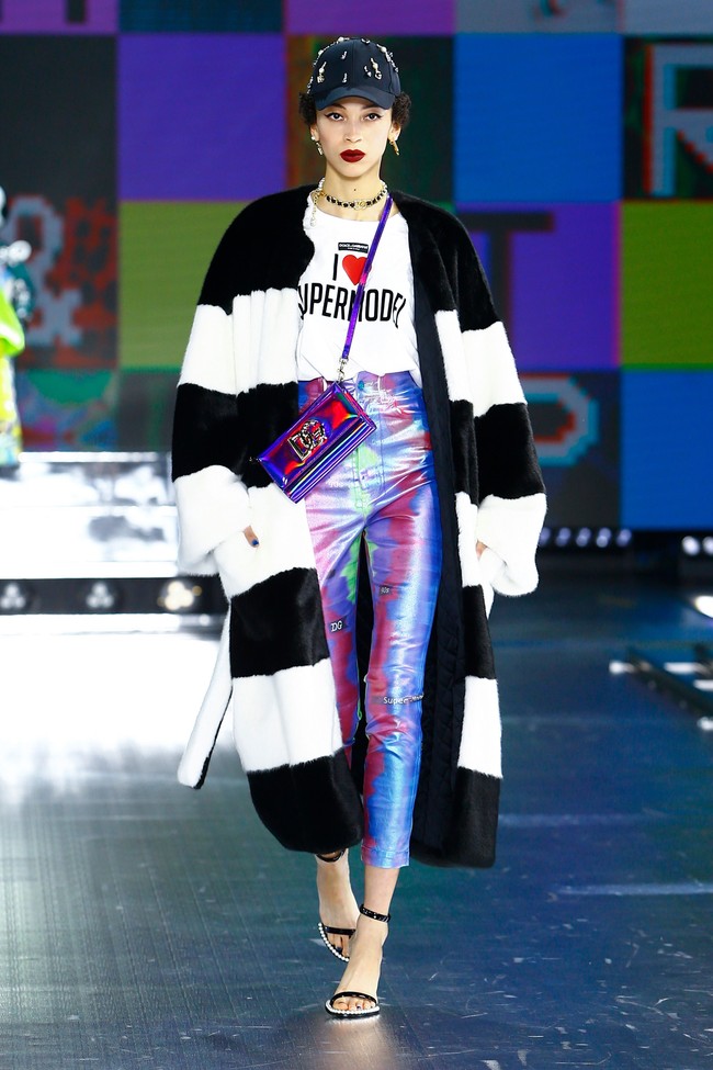 Koleksi terbaru Dolce & Gabbana untuk musim dingin 2021 yang bergaya futuristik. Foto: dok. Courtesy of Dolce & Gabbana