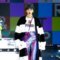 Koleksi terbaru Dolce & Gabbana untuk musim dingin 2021 yang bergaya futuristik. Foto: dok. Courtesy of Dolce & Gabbana