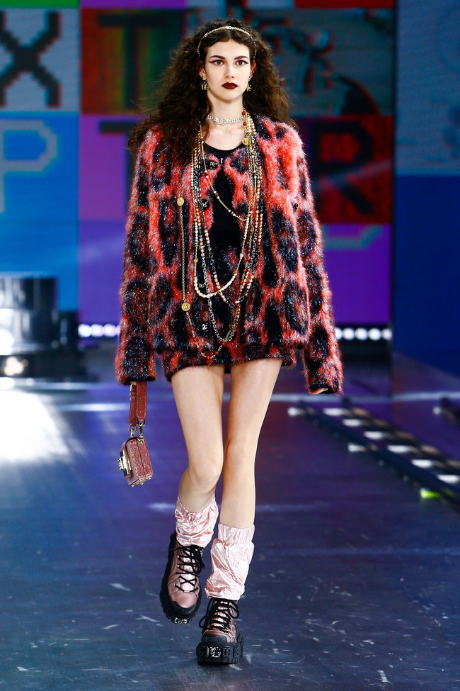 Koleksi terbaru Dolce & Gabbana untuk musim dingin 2021 yang bergaya futuristik. Foto: dok. Courtesy of Dolce & Gabbana