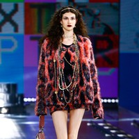 Koleksi terbaru Dolce & Gabbana untuk musim dingin 2021 yang bergaya futuristik. Foto: dok. Courtesy of Dolce & Gabbana