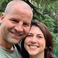 Setelah bercerai dengan Jeff Bezos, MacKenzie menikah lagi pada 2021 dengan Dan Jewett yang berprofesi sebagai guru. Foto: GeekWire