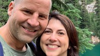 Usai bercerai dari Bezos MacKenzie Scott pun kini telah menikah lagi. Ia menikah dengan Dan Jewett pada Maret lalu. Saat Jewett ingin menikahi Scott, dia juga menuliskan surat yang isinya berkomitmen untuk menyumbangkan kekayaan selama hidupnya. Sementara itu, sumbangan yang diberikan oleh salah satu wanita terkaya dunia ini untuk sejumlah badan amal pun diketahui menjadi sumbangan filantropi tanpa pamrih yang ketiga yang telah disalurkan oleh MacKenzie. Pada tahun 2020, MacKenzie membuat dua kali donasi senilai total AS$6 miliar untuk bantuan COVID-19, kesetaraan gender, perguruan tinggi dan universitas warga kulit hitam dan sekolah lainnya. GeekWire.