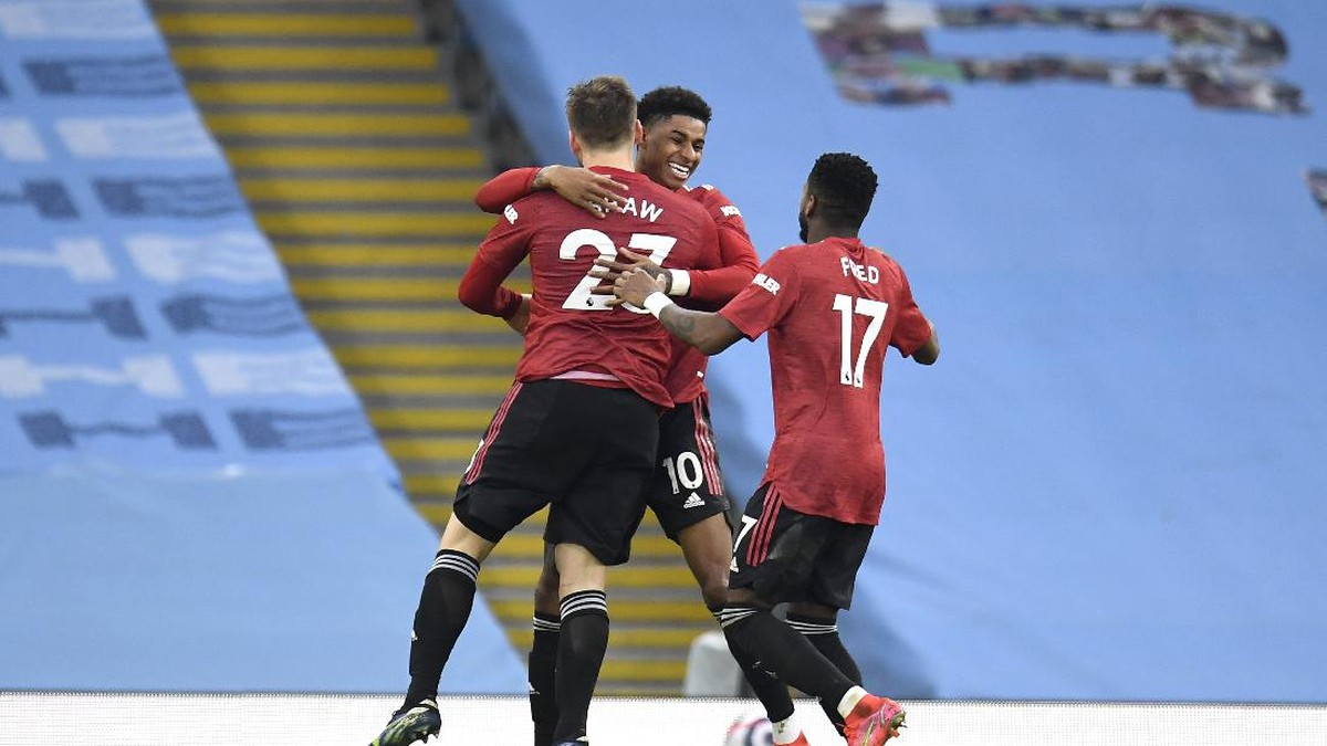 Marcus Rashford merayakan gol Luke Shaw. (Foto: Getty Images/Pool)