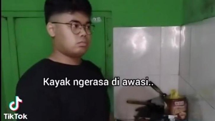 Masak Mie Instan Tengah Malam Pria Ini Merasa Kayak Uji Nyali Masak Mie Instan Tengah Malam Pria Ini Merasa Kayak Uji Nyali