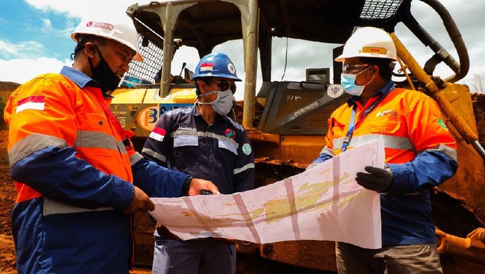Masuk PSN, Pabrik Smelter di Kolaka Ditarget Rampung 2024 Usai ditetapkan masuk dalam Program Pembangunan Smelter sebagai salah satu Proyek Strategis nasional (PSN), PT Ceria Nugraha Indotama (CNI) terus bergerak cepat membangun pabrik bijih nikel di Kabupaten Kolaka, Sulawesi Tenggara.