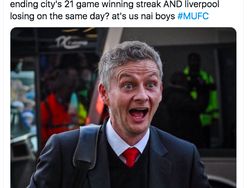 Meme Kocak Beda Nasib Liverpool dan Manchester United