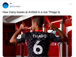 Meme Kocak Beda Nasib Liverpool dan Manchester United