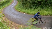 Tanjakan Embrio merupakan tanjakan super pedas bagi pesepeda karena mempunyai gradient hingga 22 persen di 2 km terakhir.