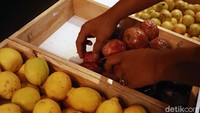 Tak hanya itu, beragam inovasi pun dibuat Irfan salah satunya membuat konsep membeli sayur seperti memetik di kebun sendiri.