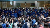 AHY menyebut KLB Deli Serdang tidak ada persetujuan SBY sebagai ketua majelis tinggi PD. AHY pun menyebut KLB Deli Serdang tidak sesuai dengan konstitusi PD.