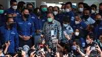 Diketahui, selain menyambangi kantor Kemenkum HAM, AHY juga akan menyambangi KPU.