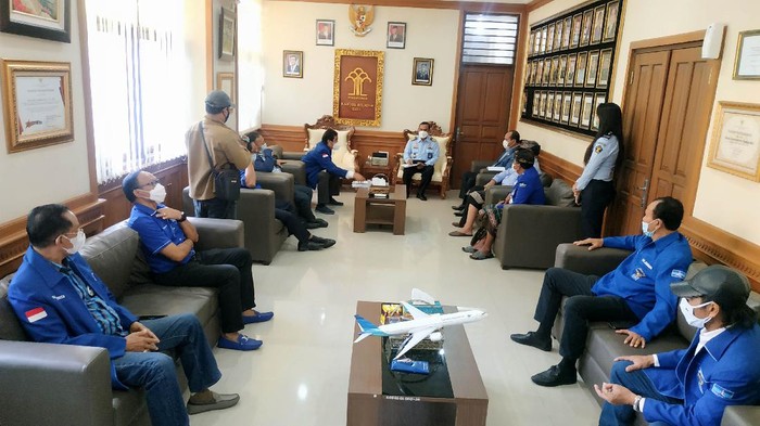 Pengurus Partai Demokrat Bali mendatangi Kanwil Kemenkumham Bali terkait digelarnya acara KLB di Deli Serdang (Tim detikcom)