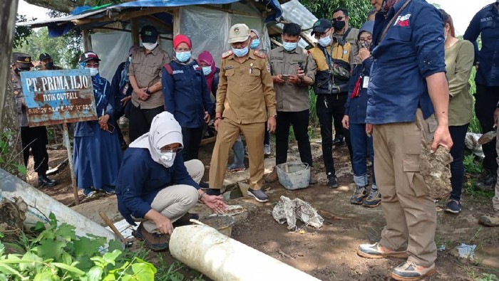 Penutupan IPAL milik sebuah perusahaan di Purwakarta