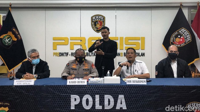 Polda Metro Jaya mengklarifikasi terkait tudingan adanya salah satu subdirektorat yang membekingi mafia tanah. Polda Metro Jaya menegaskan menyidik perkara itu secara profesional.