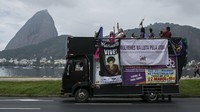 Di Brasil, Sejumlah perempuan melakukan aksi untuk memperingati Hari Perempuan Sedunia pada akhir pekan lalu. AP Photo/Bruna Prado.