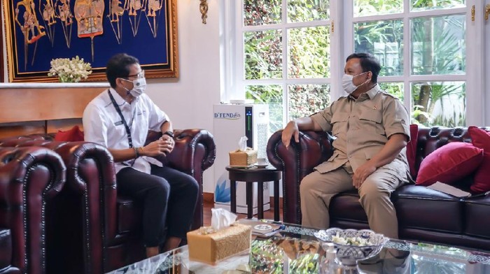 Menteri Pariwisata dan Ekonomi Kreatif (Menparekraf) Sandiaga Salahuddin Uno bertemu Menteri Pertahanan Prabowo Subianto di Kantor Kemenhan, Jakarta.