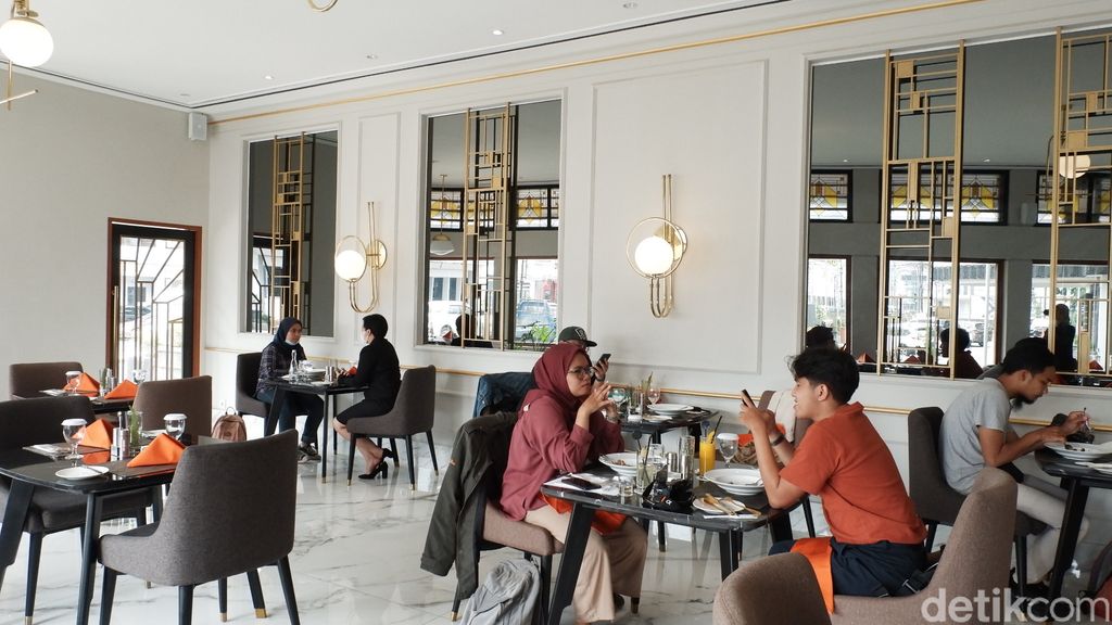Restoran Sidewalk Heritage di Bandung