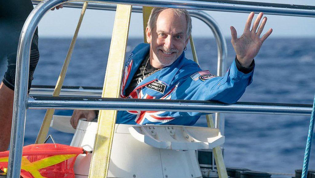 Hebat, Astronaut Ini Sampai di Titik Terdalam Bumi